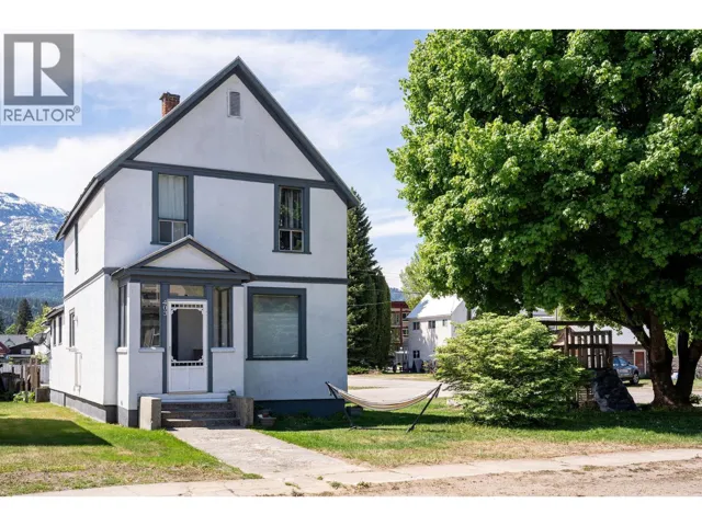 403 Fifth Street E, Revelstoke, British Columbia V0E2S0