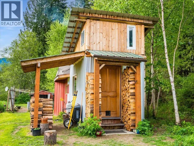 6288 YOUNGS Road, Winlaw, British Columbia V0G2J0