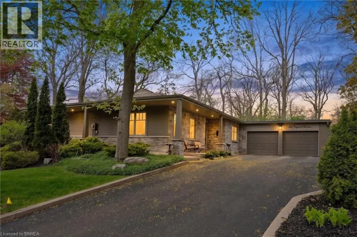 10 GAYWOOD Gardens, Brantford, Ontario N3T5J8