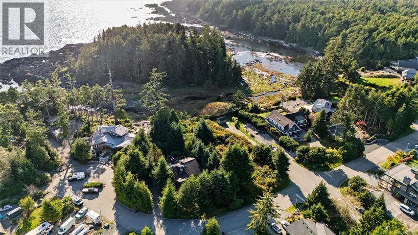 912 Barkley Pl, Ucluelet, British Columbia V0R3A0