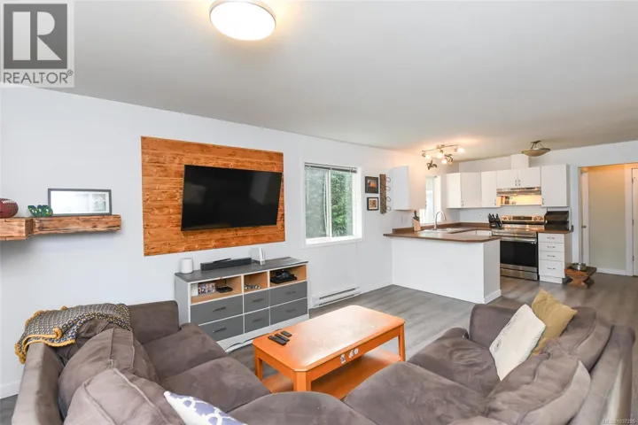 2238 Tamarack Dr, Courtenay, British Columbia V9N9C1