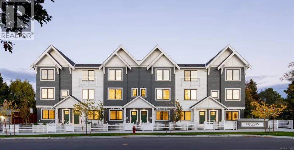 TH22 3450 Whittier Ave, Saanich, British Columbia V8Z3R2