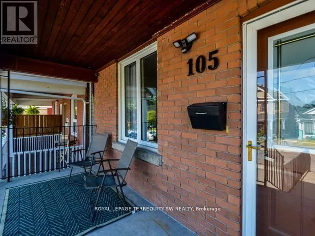 105 BARKER AVENUE, Toronto (Danforth Village-East York), Ontario M4C2N8