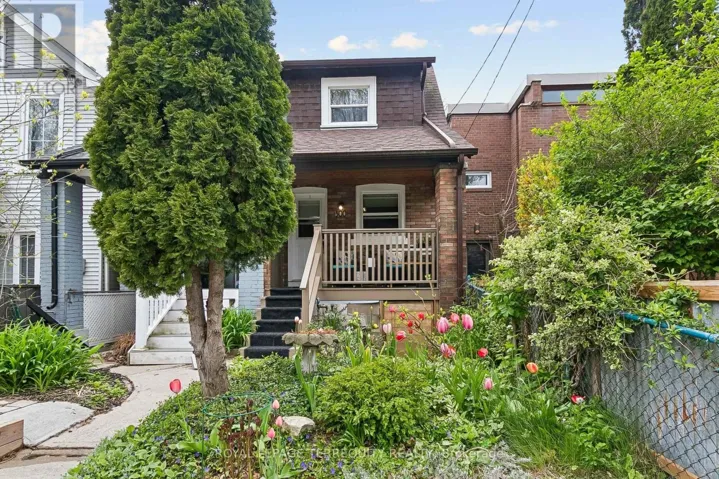 300 RHODES AVENUE, Toronto (Greenwood-Coxwell), Ontario M4L3A3