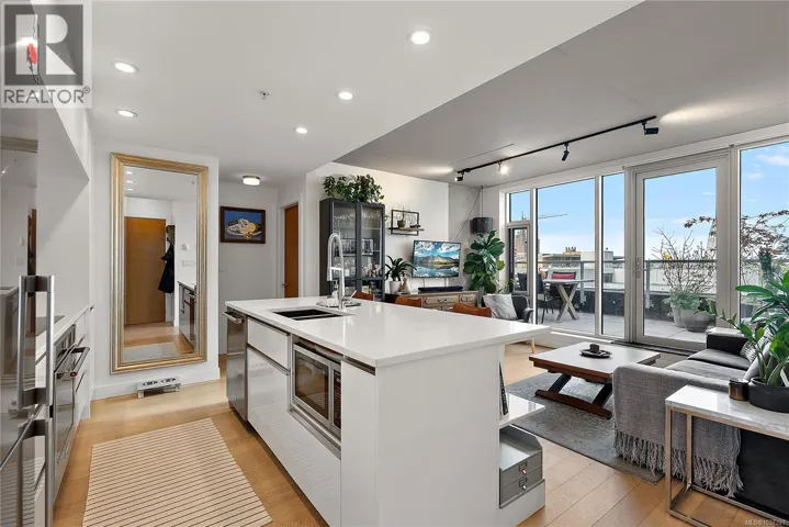 604 989 Johnson St, Victoria, British Columbia V8V0E3