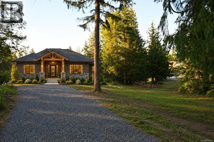 3 Courtney Way, Shawnigan Lake, British Columbia V0R2W2