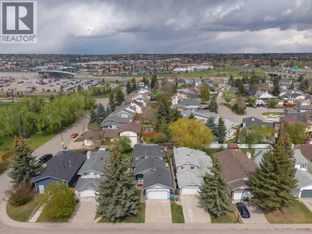 44 Scenic Cove Circle NW, Calgary, Alberta T3L1N1