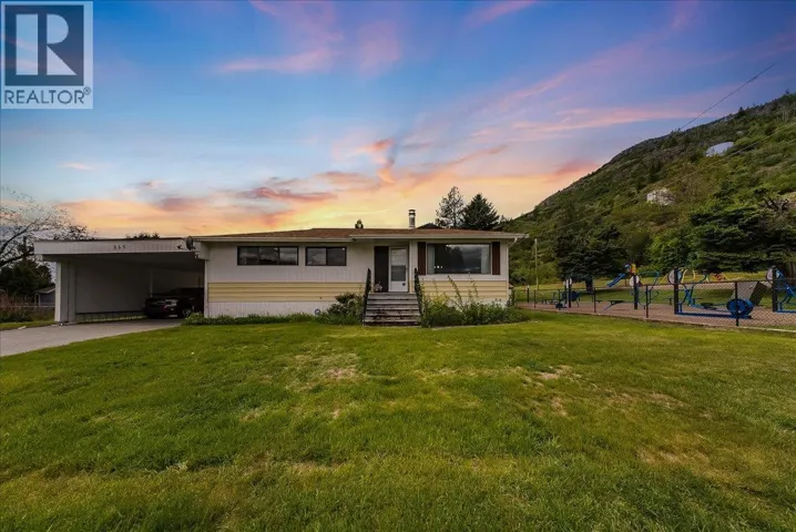 665 6 Street, Montrose, British Columbia V0G1P0