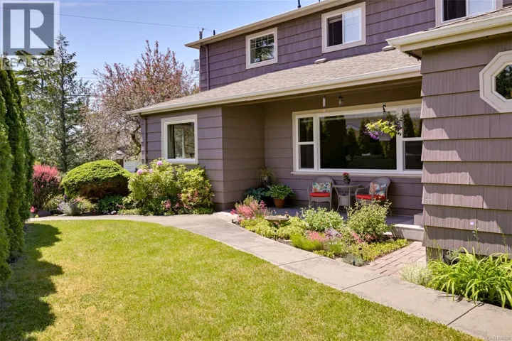 1718 Garnet Rd, Saanich, British Columbia V8P3C8