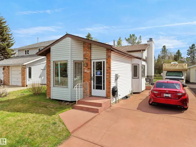 10711 24 AV NW, Edmonton, Alberta T6J5P9