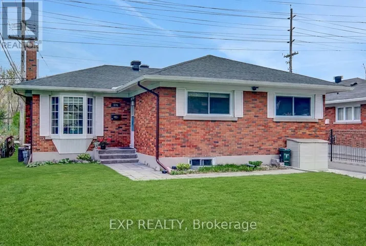 576 BROWNING AVENUE, Ottawa, Ontario K1G0T4
