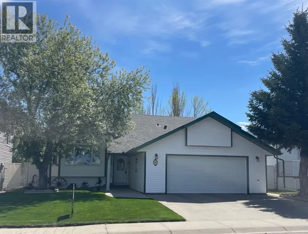 16 Upland Street W, Brooks, Alberta T1R1J8