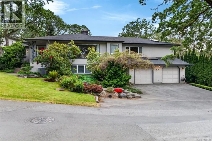 1567 Athlone Dr, Saanich, British Columbia V8P2T2