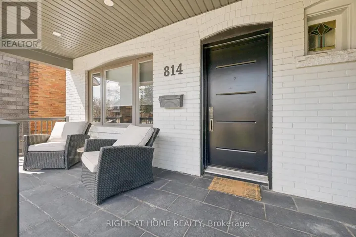 814 COXWELL AVENUE, Toronto (Danforth Village-East York), Ontario M4C3E6