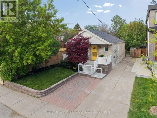 31 MACHOCKIE ROAD, Toronto (East York), Ontario M4C3M5