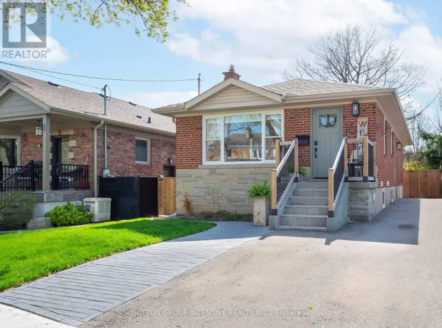 16 ROBINDALE AVENUE, Toronto (Alderwood), Ontario M8W4A9