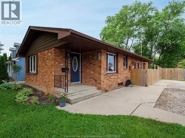 305 EDGEWATER BOULEVARD, Tecumseh, Ontario N8N2G9