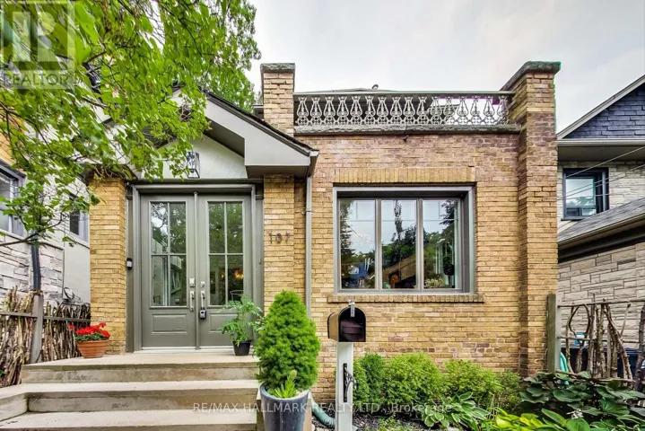 107 NEVILLE PARK BOULEVARD, Toronto (The Beaches), Ontario M4E3P7