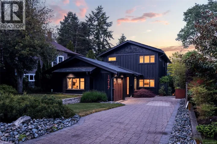 1217 Hewlett Pl, Oak Bay, British Columbia V8S4P6