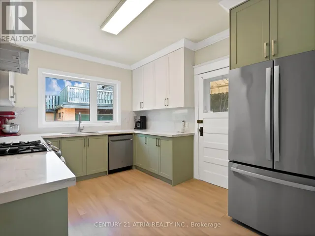 32 ROSEVEAR AVENUE, Toronto (Crescent Town), Ontario M4C1Z3