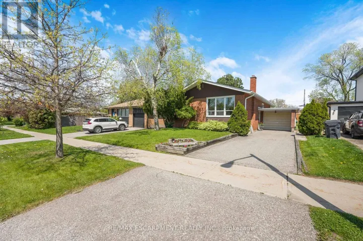 6 DEANEFIELD CRESCENT, Toronto (Eringate-Centennial-West Deane), Ontario M9B3B3