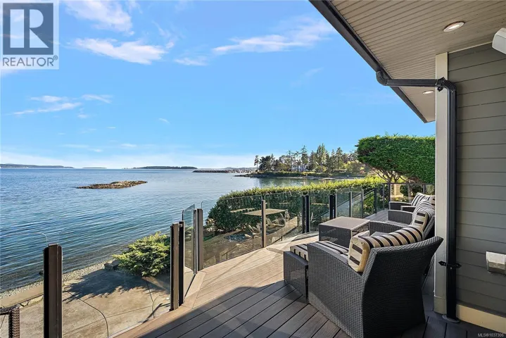 10206 Surfside Pl, Sidney, British Columbia V8L3R5