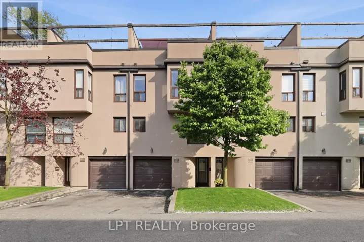 21 - 24 REID DRIVE, Mississauga (Streetsville), Ontario L5M2A6