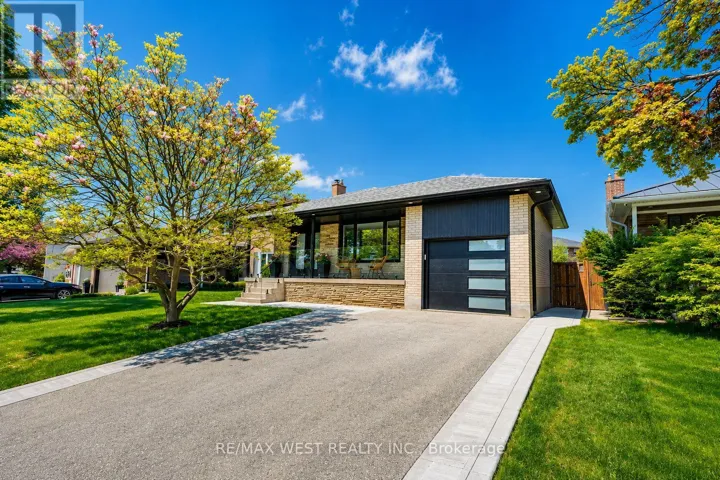 18 TORRINGTON DRIVE, Toronto (Eringate-Centennial-West Deane), Ontario M9C3V5