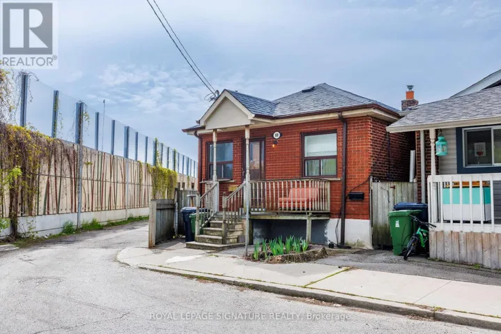 69 NICKLE STREET, Toronto (Mount Dennis), Ontario M6M2H7