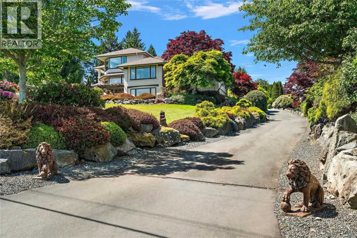 11096 Greenpark Dr, North Saanich, British Columbia V8L5N5