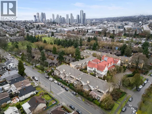 15 3428 ADANAC STREET, Vancouver, British Columbia V5K5H5