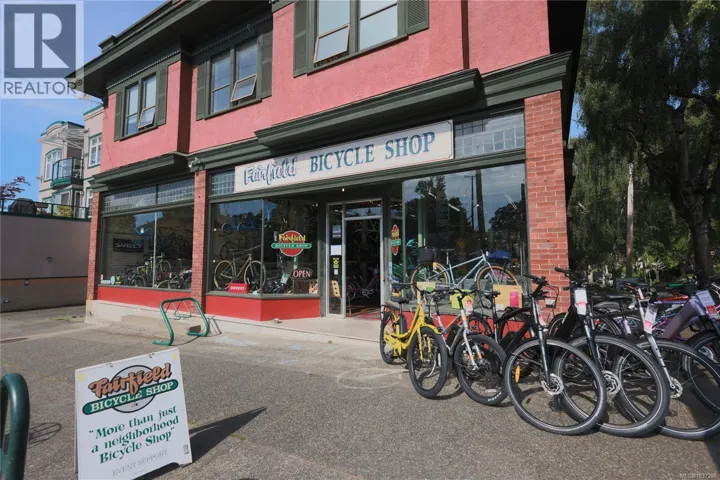390 Moss St, Victoria, British Columbia V8V4N1