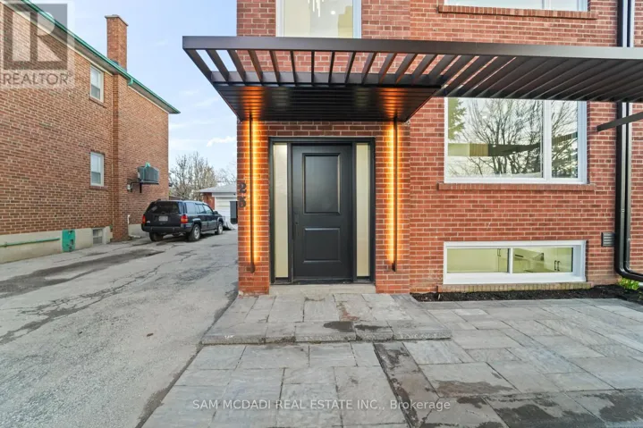 25 FALSTAFF AVENUE, Toronto (Rustic), Ontario M6L2C6