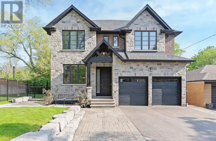 146 THOMPSON AVENUE, Toronto (Stonegate-Queensway), Ontario M8Z3V2
