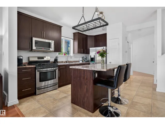 9014 166 AV NW, Edmonton, Alberta T5Z3H5
