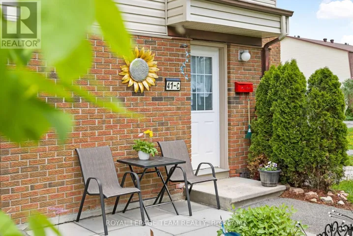 41C FORESTER CRESCENT, Ottawa, Ontario K2H8Y3
