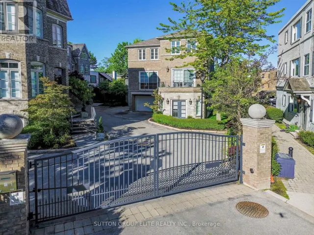 16 NAUTICAL LANE, Toronto (Mimico), Ontario M8V4E7