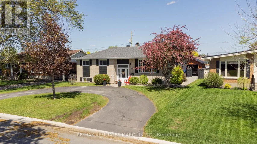 420 BEACH AVENUE, Cornwall, Ontario K6H5P1