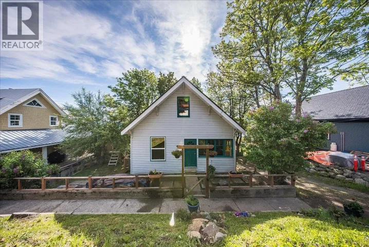 2050 Georgia Street, Rossland, British Columbia V0G1Y0