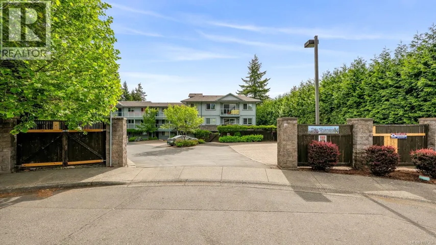302 840 Shamrock Pl, Comox, British Columbia V9M4G4