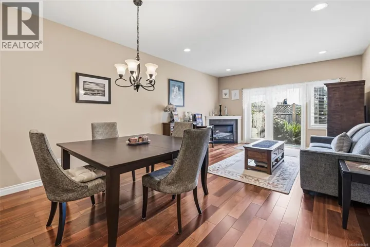 2 9625 Fifth St, Sidney, British Columbia V8L2W7
