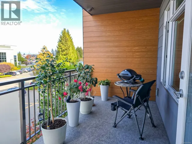 204 6544 Metral Dr, Nanaimo, British Columbia V9T2L8