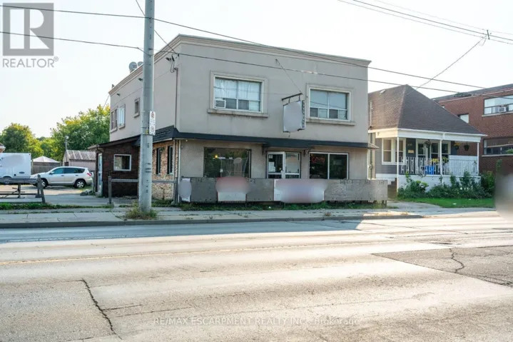 1490 BARTON STREET E, Hamilton (Homeside), Ontario L8H2X2