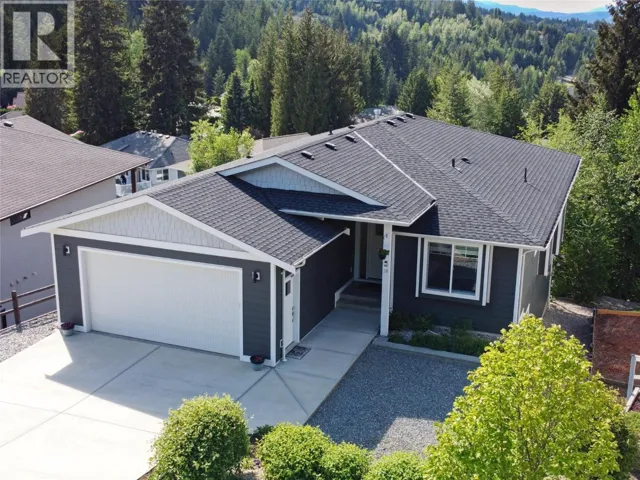 2592 Alpen Paradies Road Unit# #38, Blind Bay, British Columbia V0E1H1