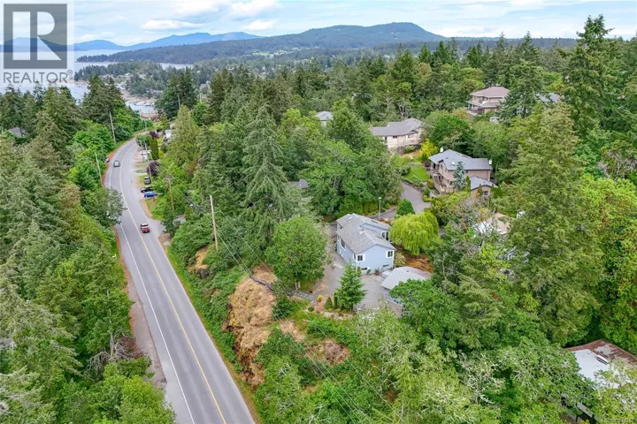 2 6755 Wallace Dr, Central Saanich, British Columbia V8M1A2