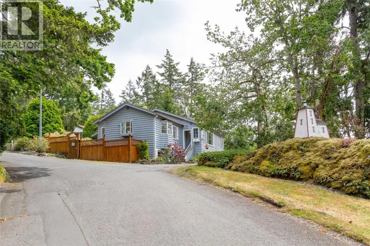 2 6755 Wallace Dr, Central Saanich, British Columbia V8M1A2