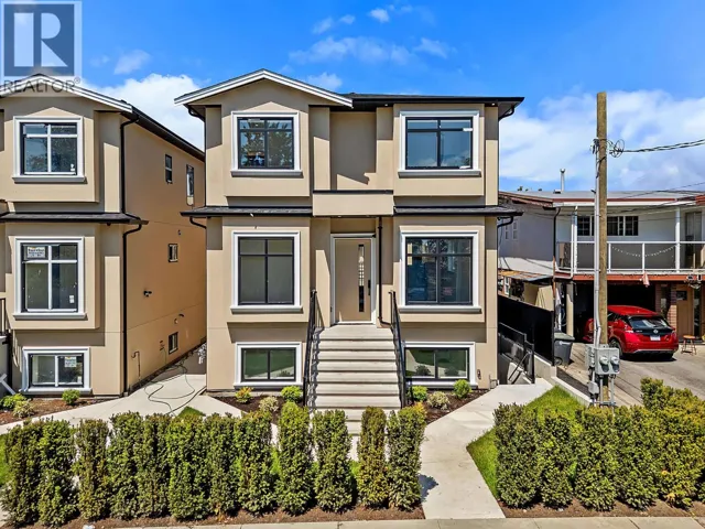 2 6885 AUBREY STREET, Burnaby, British Columbia V5B2E4