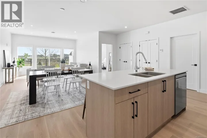 301 7057 Central Saanich Rd, Central Saanich, British Columbia V8M1Y3
