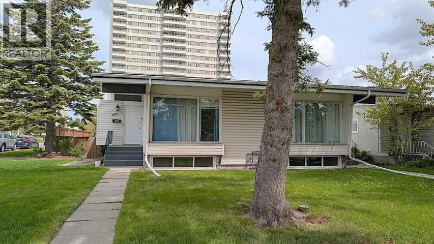 640 648 68 Avenue SW, Calgary, Alberta T2V0M9