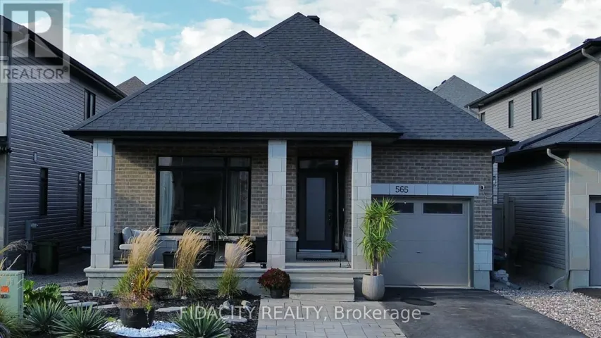 565 BOBOLINK RIDGE, Ottawa, Ontario K2S2P4
